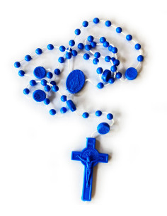ROSARIO VIRGEN RAYOS SAN BENITO PLASTICO AZUL 45CM /RL699MM